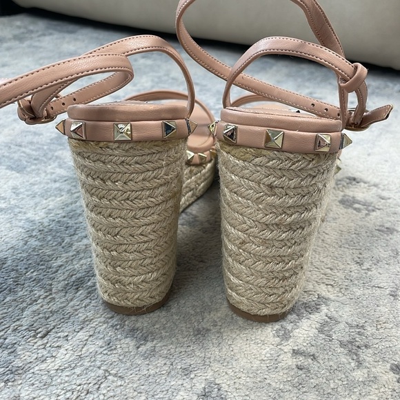 Steven New York Shells Platform Wedge Pyramid Stud Rockstud Sandals Nude Sz 11 - Picture 5 of 16